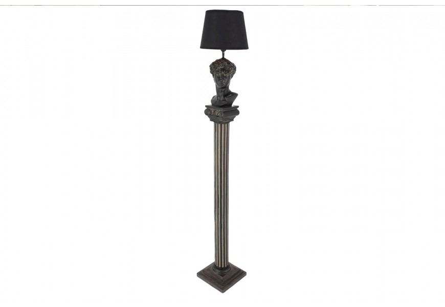 Dizajnová stojaca lampa Antica v čiernej farbe so starožitným patinovaným efektom s okrúhlym tienidlom z textilu s nohou v tvare antického stĺpa s dekoratívnym prvkom v podobe Michelangelovej busty Dávida