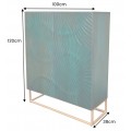 Modern&aacute; etno barov&aacute; skrinka Cumbria v tyrkysovej farbe so zlatou podstavou s organick&yacute;m reli&eacute;fom vlny na dvierkach 120 cm