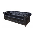 Modern&aacute; luxusn&aacute; ob&yacute;vacia zostava Chesterfield s klasick&yacute;m n&aacute;dychom v čiernom koženom preveden&iacute;