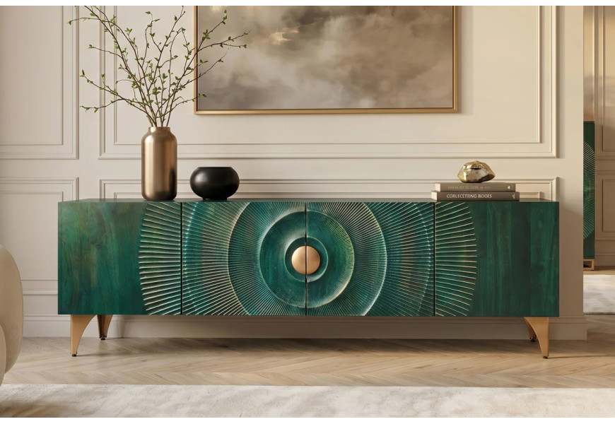 Art deco masívny obdĺžnikový štvordverový televízny stolík Cumbria s úložným priestorom z mangového dreva v modrozelenom tyrkysovom prevedení s kovovými úchytkami a nožičkami v zlatej farbe s vyrezávaným reliéfom na fasáde s motívom slnečných lúčov