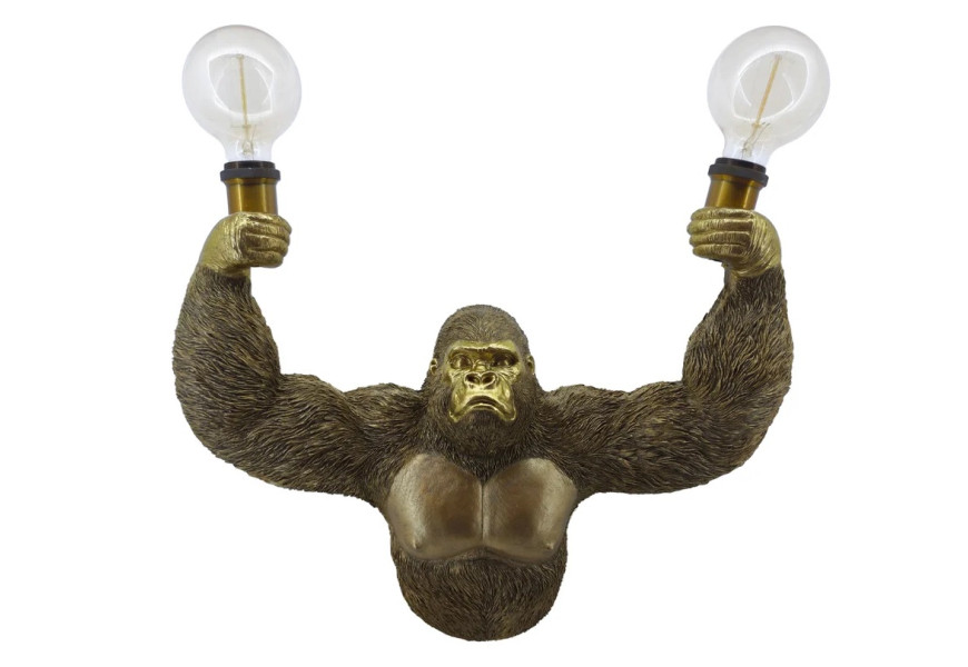 Dizajnová zlatá závesná nástenná lampa Tierra Glam s motívom vrchnej časti tela opice s roztiahnutými rukami držiacimi dva osvetľovacie prvky