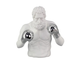 Modern&aacute; glamour socha Zeus s dizajnom antickej polovičnej postavy s v&yacute;raznou muskulat&uacute;rou a bohat&yacute;mi vlasmi a bradou so zdvihnut&yacute;mi rukami v bielej farbe so strieborn&yacute;m akcentom v podobe boxersk&yacute;ch rukav&iacute;c