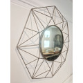 Dizajnov&eacute; art deco mosadzn&eacute; patinovan&eacute; okr&uacute;hle zrkadlo Xoia s kovov&yacute;m r&aacute;mom so vzdu&scaron;n&yacute;m diamantov&yacute;m dizajnom 90 cm