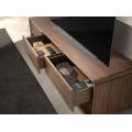 Luxusn&yacute; modern&yacute; Tv stol&iacute;k Vita Naturale v orechovej hnedej farbe s tromi z&aacute;suvkami a otvorenou policou 180 cm