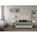 Exkluzívna moderná posteľ Monica s elegantným čalúnením z ekokože v bielej farbe