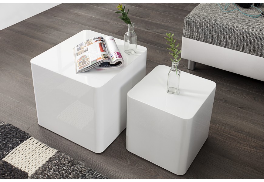 Dva minimalisticky spracované stolíky do každého moderného interiéru