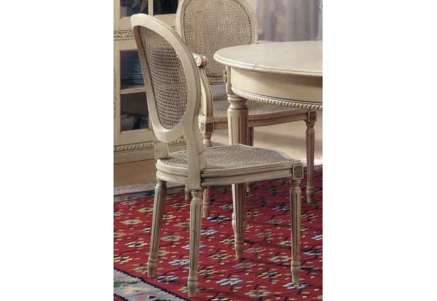 Luxusná rustikálna stolička Nuevas formas s vyrezávanými nožičkami 97cm