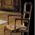 Rustikálna stolička Nuevas formas s opierkami a čalúnením 105cm