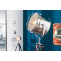 Dizajnov&aacute; modern&aacute; stojaca lampa Tripod