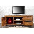 Moderný obdĺžnikový hnedý masívny TV stolík Massive zo sheeshamového dreva s kovovými úchytkami s úložným priestorom 135 cm