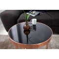 Art deco okrúhly medený kovový príručný stolík Lava s čiernou lesklou sklenenou doskou a trojramennou podstavou 50 cm
