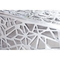 Dizajnový art deco strieborný štvorcový kovový konferenčný stolík Ideal s geometrickými vyrezávanými vzormi 60 cm