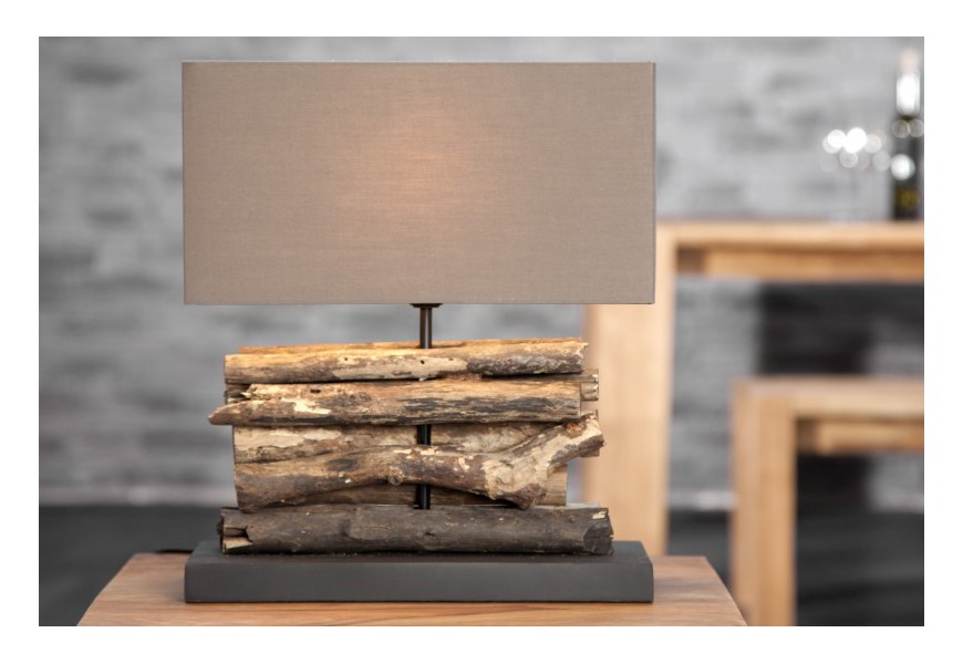 Dizajnová stolná lampa z naplaveného dreva