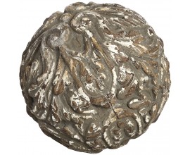 Dekoratívna guľa s ornamentom listu