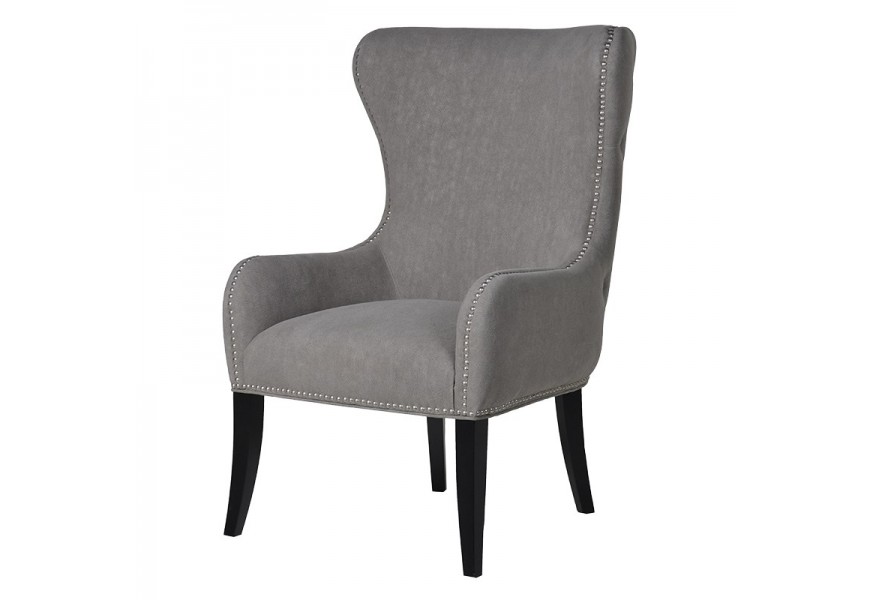 Vysoká chrbtová opierka zabezpečuje maximálne pohodlie