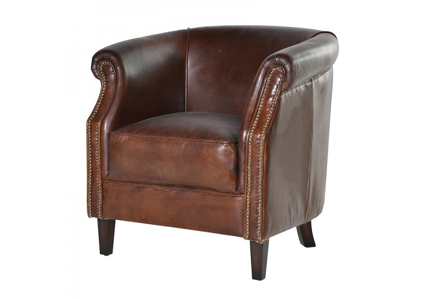 Luxusné vintage kožené hnedé kreslo Clifford s poťahom z pravej kože s vybíjaným zdobením v starožitnej zlatej farbe na hranatých drevených nohách so zarolovanou opierkou