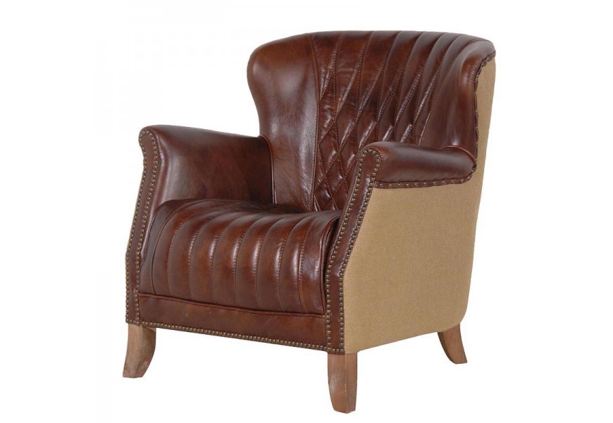 Prešívané koženné kreslo hnedej farby s ozdobným vybíjaním po bokoch