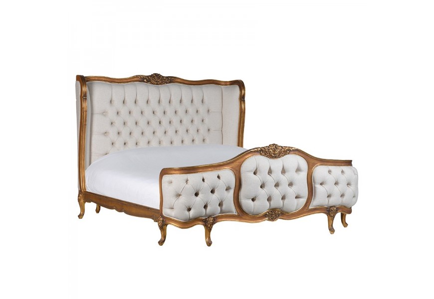 Luxusná baroková manželská posteľ Versailles so zlatým rámom a so zamatovým poťahom s chesterfield prešívaním v svetlosivej farb