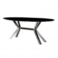 Čierny sklený povrch a nerezové pochrómované nohy robia z tohto jedálenského stolu štýlový nábytok