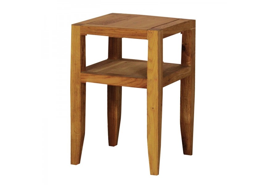Hnedý štvorcový masívny príručný stolík Estrella z dubového dreva s presvitajúcou prirodzenou kresbou a spodnou policou