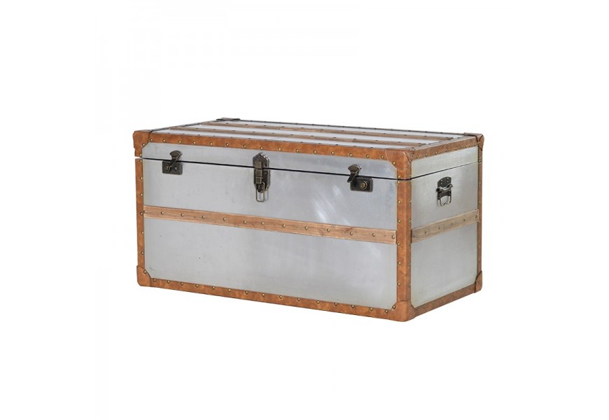 Štýlová retro truhlica Parcet v striebornom prevedení z kovu s dreveným vybíjaným lemovaním