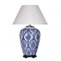 Luxusná biela porcelánová lampa Camhor s masívnym podstavcom z gáfrového dreva s modrými kvetovými vzormi vo vintage prevedení
