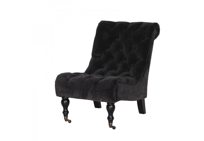 Dizajnové barokové kreslo je čalúnená príjemnou tkaninou