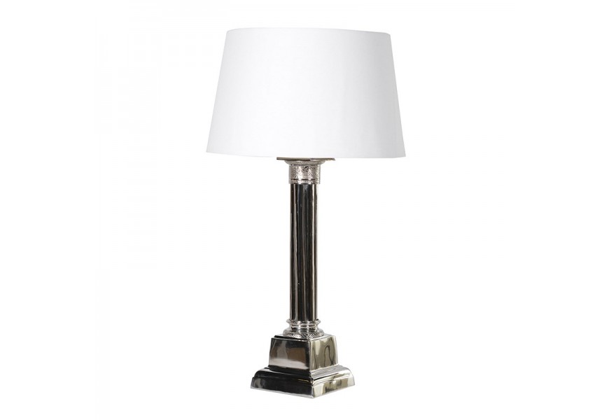 Elegantná art deco lampa Alamosa z kovi s textilnym tienidlom bielej farby a s bohatym zdobením