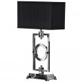 Art-deco stolná lampa Cromo Noir s obdĺžnikovým čiernym tienidlom a s podstavou s dizajnom geometrických tvarov v chrómovej striebornej farbe