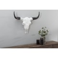 Vidiecka biela dekorácia Bull s čiernymi rohmi na stenu alebo postavenie na obdĺžnikový čierny stojan 50 cm