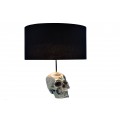 Štýlová glamour okrúhla kovová strieborná stolná lampa Skull s nohou v podobe lebky a čiernym textilným tienidlom 44 cm