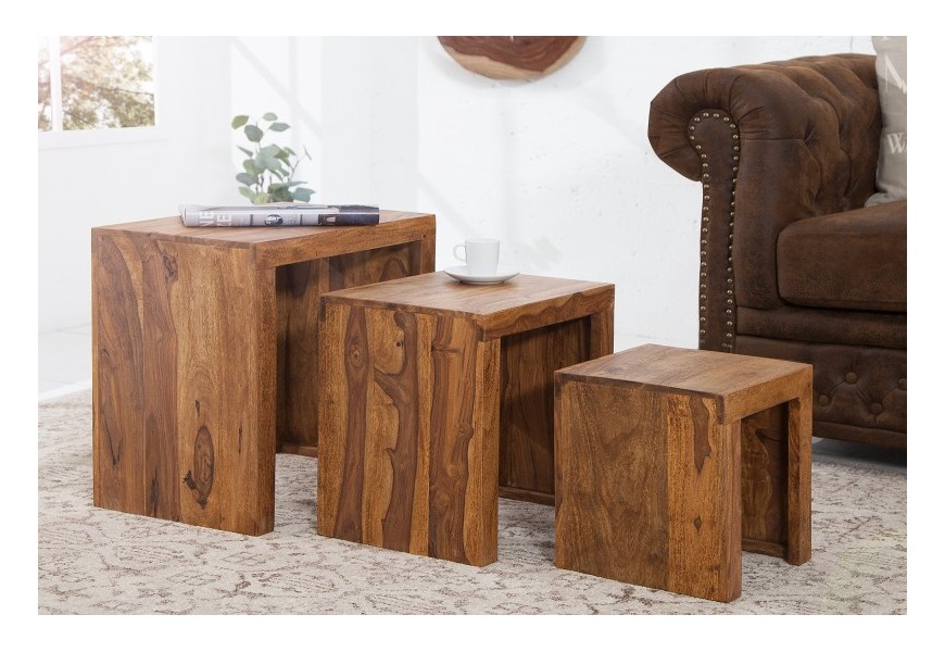 Sada troch jedinečných stolíkov z masívneho dreva Sheesham