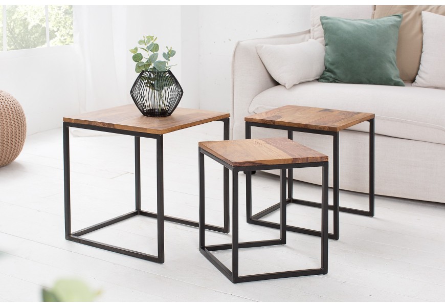 Industriálna sada troch štvorcových masívnych príručných stolíkov Fusion s hnedou doskou a kovovou čiernou konštrukciou 40 cm