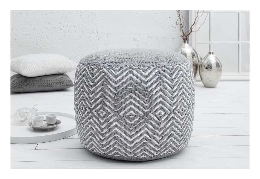 Dizajnov&aacute; &scaron;t&yacute;lov&aacute; taburetka