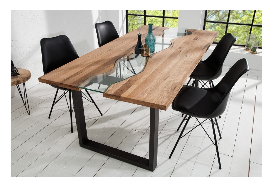 Jedálenský stôl z masívneho dreva so skleneným zdobením a s čiernymi nohami