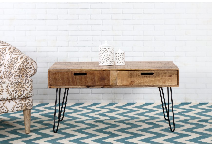 Dizajnový stolík z masívneho dreva s prvkami industriálneho štýlu