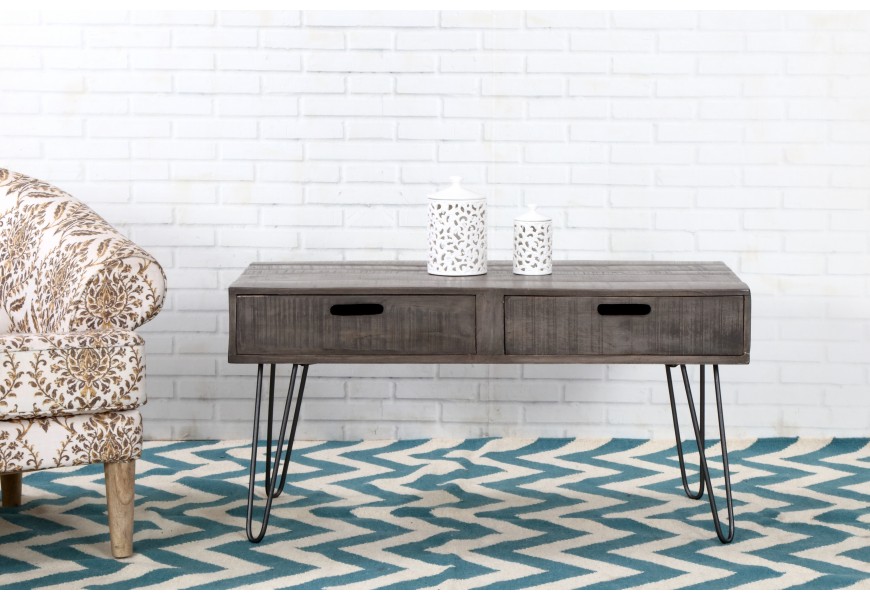 Dizajnový stolík z masívneho dreva s prvkami industriálneho štýlu