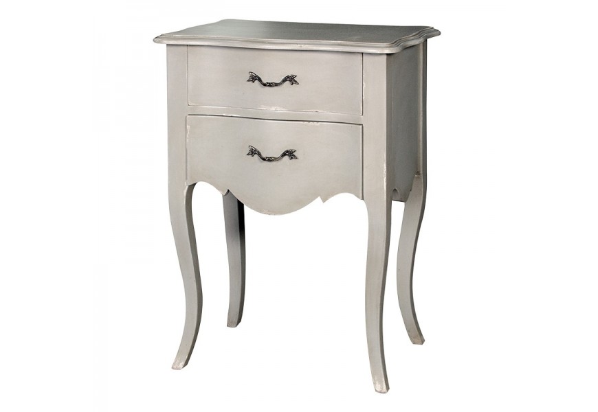 Vintage vidiecky sivý nočný stolík Crema s dvomi zásuvkami s ozdobnými kovovými úchytkami a zakrivenými kabriolovými nožičkami