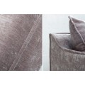 Dizajnová moderná sedačka Heaven so zamatovým poťahom a vankúšmi v hnedom odtieni taupe 200 cm