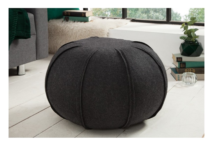 Atypick&aacute; plsten&aacute; taburetka Ottomann z pravej vlny