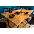 Minimalistický jedálenský stôl ideálny do moderných a industriálnych priestorov