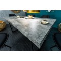 Minimalistický jedálenský stôl ideálny do moderných a industriálnych priestorov