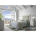 Štýlová čalúnená posteľ Rodas s čalúneným textilným rámom a čelom z masívneho dreva v bielej farbe