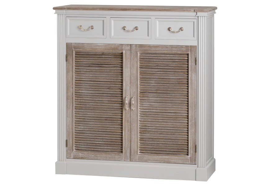 Dizajnová skrinka je vyrobená z masívneho dreva