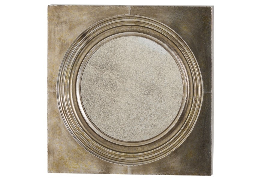 Atypické zrkadlo je vyriobené z kvalitného kovu