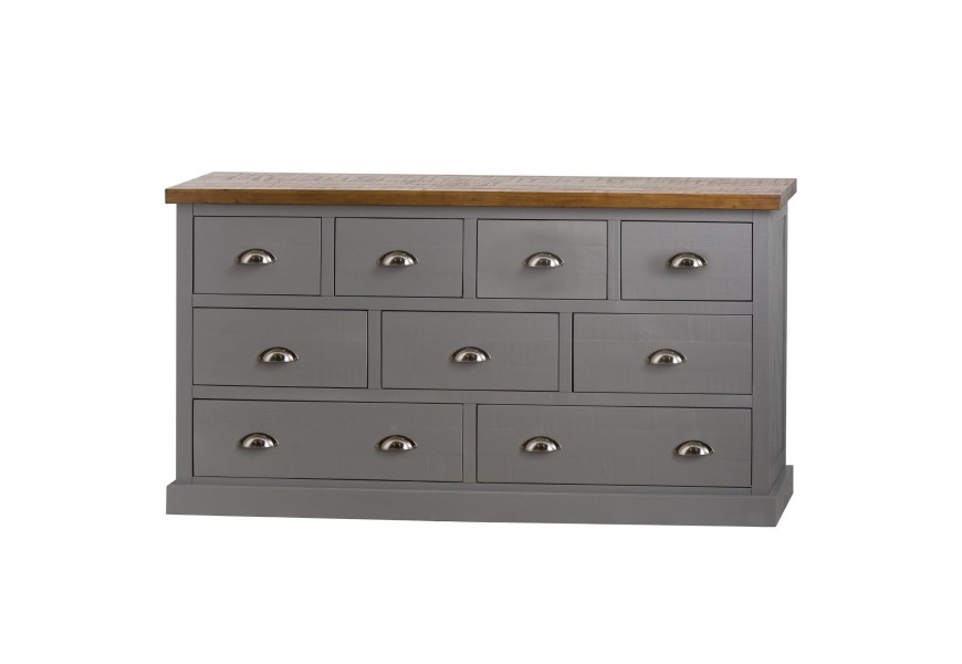 Kombinácia jemnej sivej farby, strievorných prvkov a masívnej borovicovej dosky pôsobí naozaj nadčasovo