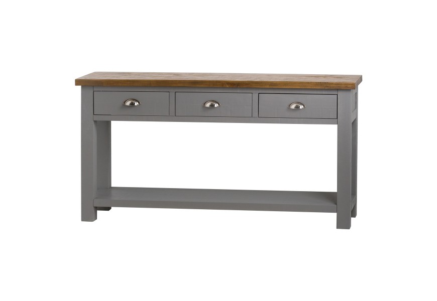 Kombinácia jemnej sivej farby, strievorných prvkov a masívnej borovicovej dosky pôsobí naozaj nadčasovo