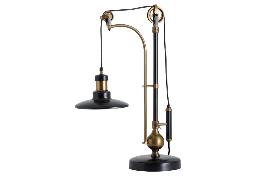 Originálna kovová stolná lampa pre fanúšikov industriálneho štýlu