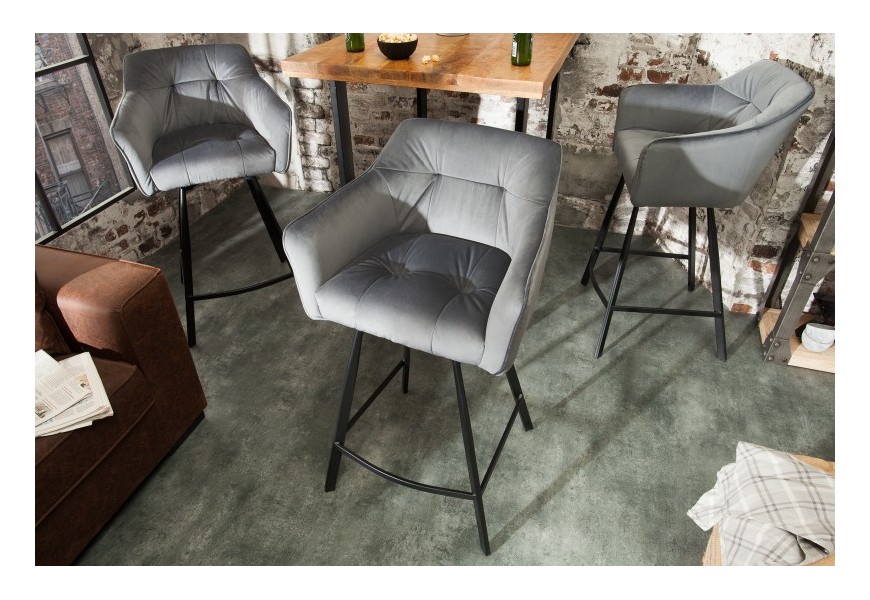 Jedinečná vintage stolička Ima so zamatovým poťahom a kovovým rámom