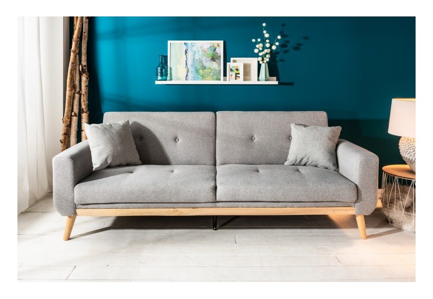 Jedinečná sedačka Scandinavia sivej farby s masívnym drevom